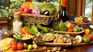 Νιώθεις διαρκώς κουρασμένη; Δες ποια βιταμίνη σου λείπει και ποιες τροφές την περιέχουν