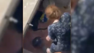 Σοκαριστικό βίντεο: Ηλικιωμένη προσπαθεί να αποτελειώσει ετοιμοθάνατη γάτα