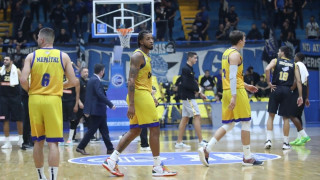 Εισβολή κουκουλοφόρων στο Περιστέρι-ΑΕΚ