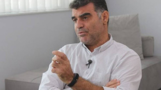 Αγωγή Βαξεβάνη κατά Μητσοτάκη: «Κοινός συκοφάντης αν δεν αποδείξει αυτά που λέει»