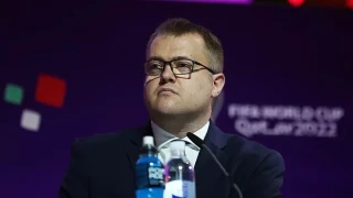 Ο διευθυντής επικοινωνίας της FIFA ανακοίνωσε πως είναι γκέι, μετά τις δηλώσεις Ινφαντίνο