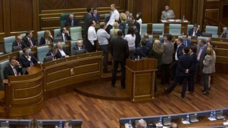 Κόσοβο: Δακρυγόνο στην αίθουσα της Βουλής!