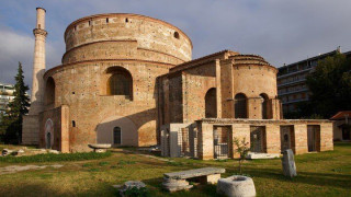 Θεσσαλονίκη: Η θηλυκή «κασκαντέρ» της Ροτόντας! (ΦΩΤΟ)