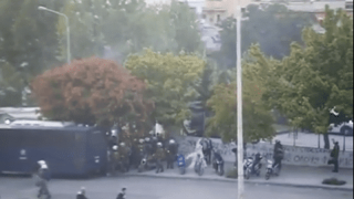 Η νύφη με... τα ΜΑΤ στην Τούμπα! (video)