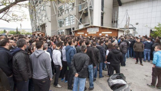 Ουρές στην Τούμπα για το μαγικό χαρτάκι (pic)