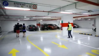 «Στον αέρα» χιλιάδες θέσεις πάρκινγκ σε πολυκατοικίες και πυλωτές
