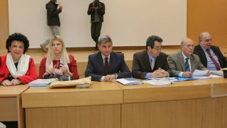 Το μεγάλο «σάλτο» του κουμπάρου από την αξιοπρέπεια στην ευθιξία