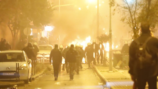Ακόμα μία νύχτα με χάος στους δρόμους μεταξύ Ρομά και αστυνομίας