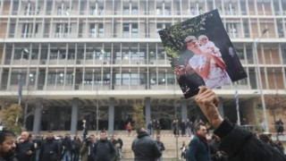 Η αντίδραση του αστυνομικού που έμεινε ελεύθερος μετά τον πυροβολισμό του 16χρονου