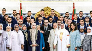 Με τον βασιλιά... και τις μητέρες τους φωτογραφήθηκαν οι διεθνείς του Μαρόκου