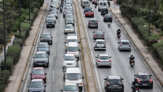 Στο τραπέζι φθηνότερα τέλη και ασφάλιστρα για νέους