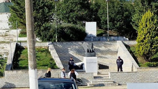 Αλβανός πρόεδρος ζήτησε να κατέβει η ελληνική σημαία σε μειονοτικό χωριό