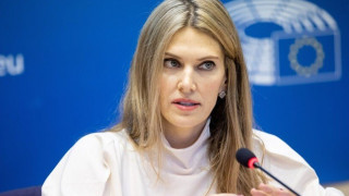 Η Süddeutsche Zeitung «καρφώνει» την Εύα Καϊλή: «Η αθώα κατατρεγμένη του Qatar Gate»