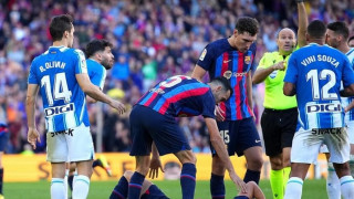 Έχασε τον έλεγχο ο Λαόθ - Μοίρασε 16 κάρτες στο Μπαρτσελόνα-Εσπανιόλ!