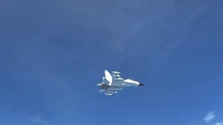 Τρομακτικά βίντεο από παρ’ ολίγο σύγκρουση κινεζικού και αμερικανικού μαχητικού – Πόσο κοντά βρισκόμαστε σε ολέθριο λάθος;