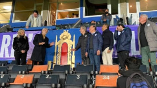 Πατσούκα: Έφτιαξε μόνιμο θρόνο για τον Πελέ στο γήπεδο της (pics)