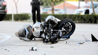 Καλαμαριά: 84χρονος «πήρε σβάρνα» τους αναβάτες 2 μηχανών και αποχώρησε σαν… κύριος