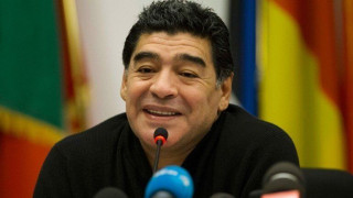 Προσπάθειες για να πείσουν τον Μαραντόνα!