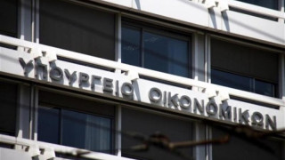ΥΠΟΙΚ: Τι απαντά για την εξαίρεση της εκκλησίας από τα capital controls