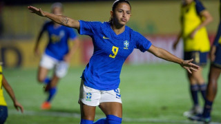 Ντεμπίνια: Ο μέθυσος πατέρας, η μητρική κατάθλιψη και η όαση του ποδοσφαίρου