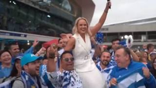 Australian Open: Έλληνες φίλαθλοι σήκωσαν στον... αέρα δημοσιογράφο (vid)