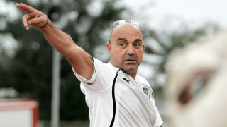 Χατζάρας: «﻿﻿Δεν είσαι έτοιμος ακόμη ρε Τόλη, αγόρι μου. Πάνε πρώτα φάε τα μούτρα σου έξω»