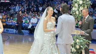 NBA: Ζευγάρι παντρεύτηκε σε ημίχρονο παιχνιδιού