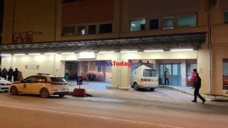 Σύγκρουση τρένων στα Τέμπη: Συγκλονιστικές εικόνες έξω από τα νοσοκομεία - Γονείς ψάχνουν τα παιδιά τους