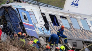 Τέμπη: Συγκλονίζει πατέρας που έχασε το παιδί του - «Εχουμε το εισιτήριο στο χέρι αντί για το παιδί μας»