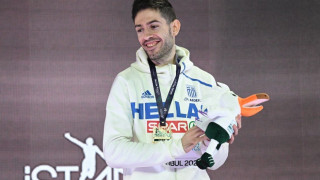 Η απονομή του χρυσού μεταλλίου στον Τεντόγλου και η υπόκλιση του... τρις πρωταθλητή Ευρώπης