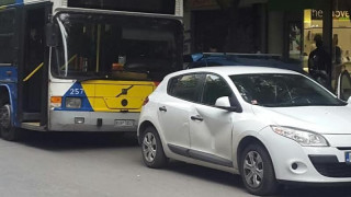 Θεσσαλονίκη ΠΡΙΝ ΛΙΓΟ: Λεωφορείο του ΟΑΣΘ συγκρούστηκε με ΙΧ