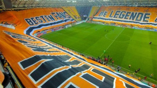 Πανό 450 μέτρων στο γήπεδο της Ντιναμό Δρέσδης! (vid)