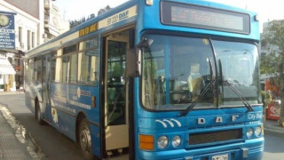 Οδηγός κατέβασε μαθητή απ' το λεωφορείο γιατί δεν είχε την κάρτα του! (ΒΙΝΤΕΟ)