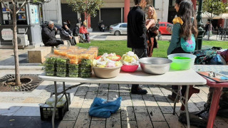 Θεσσαλονίκη: Ομάδα εθελοντών προσφέρει δωρεάν φαγητό στην Αριστοτέλους