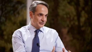 Κυριάκος Μητσοτάκης: Η selfie με την πρώτη γυναίκα κυβερνήτη σε ειδικό μέσο της Αεροπορίας Στρατού