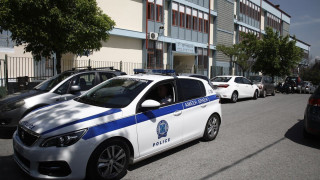 Θεσσαλονίκη: Εξωσχολικοί μπούκαραν σε τάξη εν ώρα μαθήματος και τραυμάτισαν καθηγήτρια