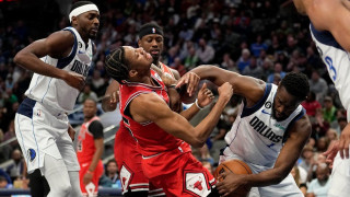 NBA: Εκτός play-in οι Μάβερικς, τιμήθηκε ο Γιάννης στην ήττα των Μπακς