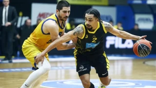 Το διαβατήριο ανοίγει κουβέντα για παραμονή του Μήτρου-Λονγκ