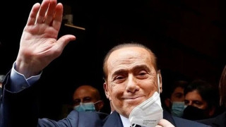 Μόντσα: Οπαδοί διαδήλωσαν έξω από το γήπεδο κατά του Μπερλουσκόνι