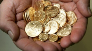 «Λιώνουν» τις χρυσές τους λίρες οι Έλληνες- Τόσα παίρνουν για κάθε...τεμάχιο