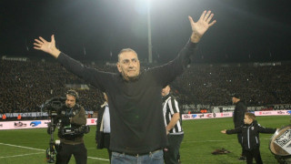 Ειδική πλάκα προς τιμήν του «Μανάβη» στη Θύρα 4