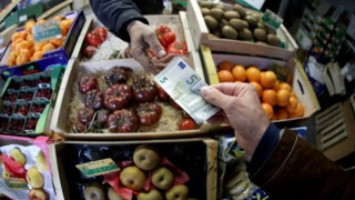 Τρόφιμα: Το νέο στάτους της ακρίβειας και οι μειώσεις των τιμών