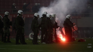 Ολυμπιακός: Με τι ποινές κινδυνεύει μετά την εισβολή φιλάθλων στον αγωνιστικό χώρο