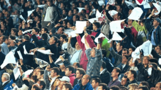 «Κούνησαν» λευκά μαντήλια στο Μπερναμπέου! (Video)