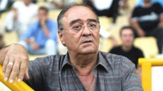 To “αντίο» του Βασίλη Προυσαλίδη στον Νίκο Τσαρούχα