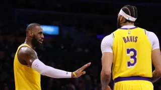 Λέικερς - Γουόριορς 104 - 101: Με ήρωα τον Λόνι Γουόκερ, μία νίκη μακριά από τους τελικούς της Δύσης