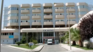 Έτοιμοι να λιντσάρουν τον πατέρα που ξέχασε το μωρό στο αυτοκίνητο οι συγγενείς της μητέρας