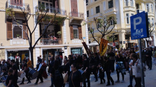 Σύλλογοι Ποντίων γέμισαν το κέντρο της Θεσσαλονίκης με τους ήχους της λύρας και του νταουλιού