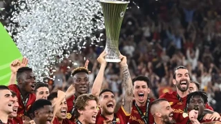 Ο Ολυμπιακός υποστηρίζει Ρόμα στον τελικό και ο λόγος δεν είναι η... Σουλούκου