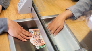Τράπεζα της Ελλάδας: Επιβραδύνεται η αύξηση των μέσων μισθών το 2024